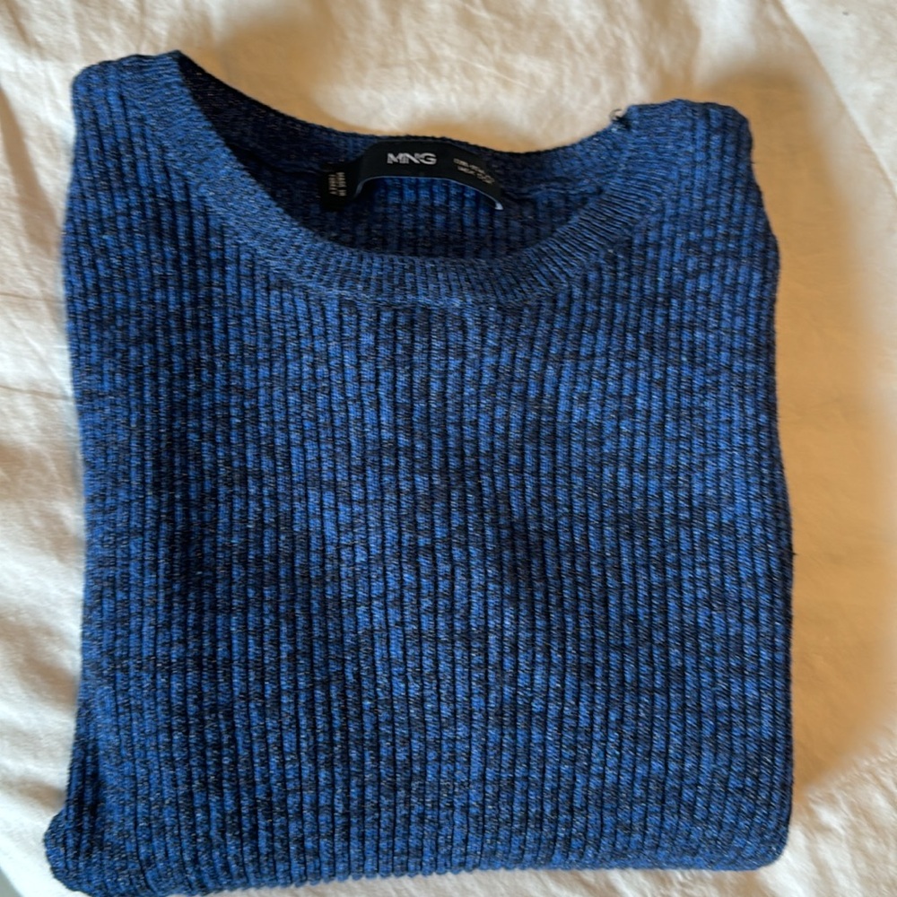 Like new mango long sleeve shirt/sweater